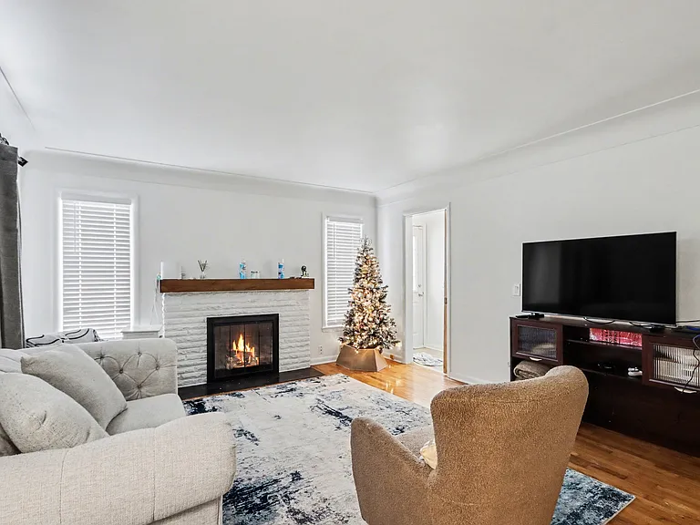 3728 Canterbury Ave — Photo 2