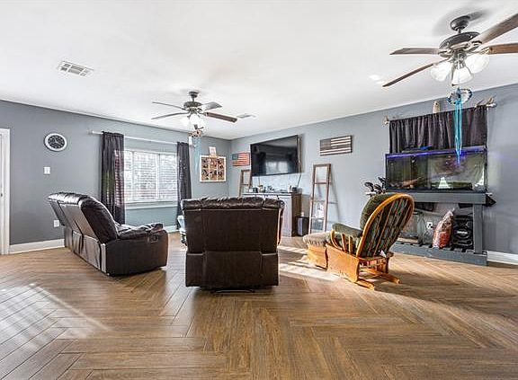 4th image of 212 Bazile Dr