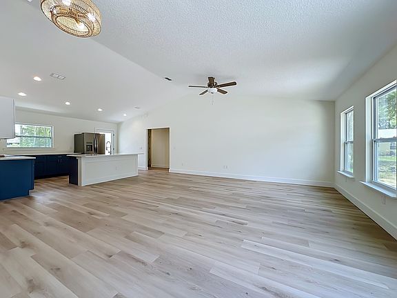 4th image of 901 Delcie Dr