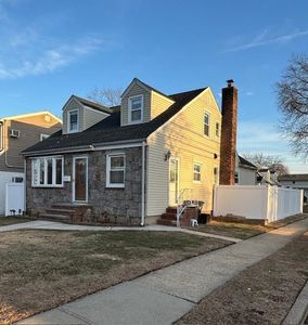 249 Rudolf Road, Mineola, NY, 11501