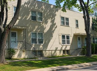 516 Douglas Ave, Waukegan, IL 60085