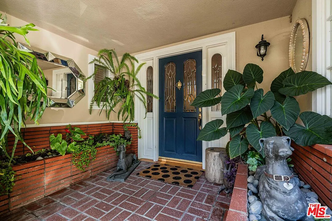 3 bed, 2.5 bath, 2514 sqft, $8,500 — Photo 3