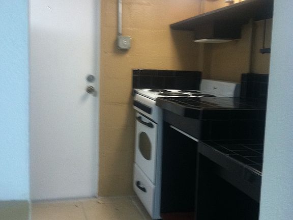 2nd image of 805 1/2 Hillcrest St