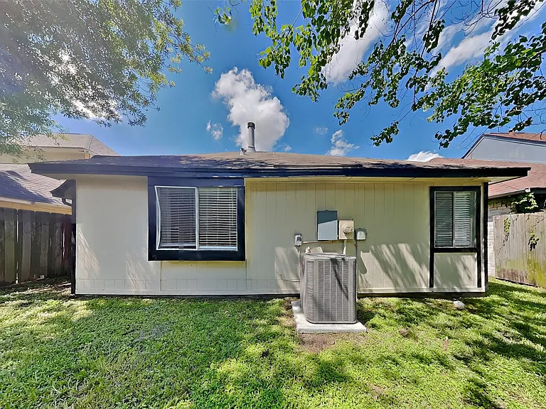 13215 Noblecrest Dr — Photo 17