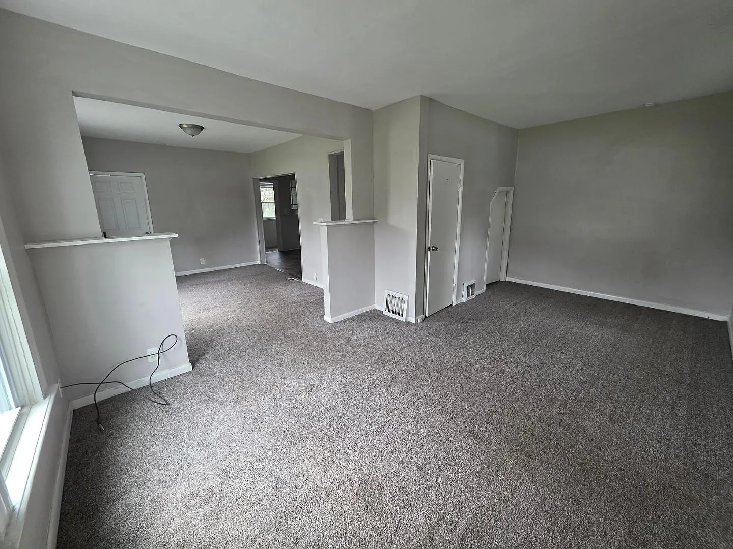 3 bed, 1.0 bath, 1152 sqft, $1,275 — Photo 4