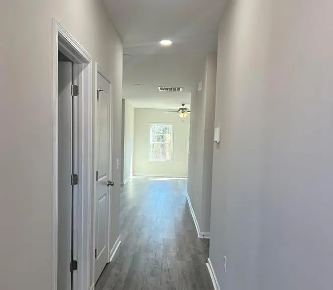 405 Griffon Dr — Photo 3