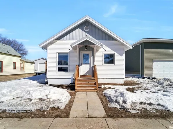 207 5th AVENUE E, Biggar, SK S0K 0M0