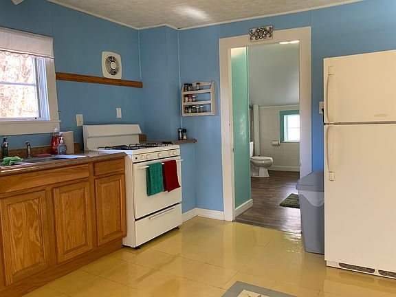 4th image of 314 N Plain St #2
