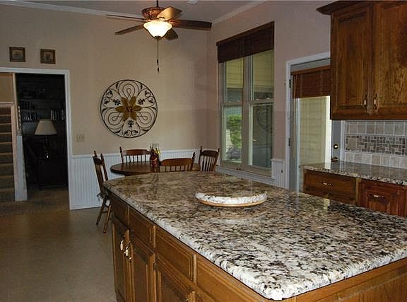 5th image of 3301 Gary Dr