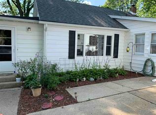 1344 W Fairview Rd, Freeport, IL 61032