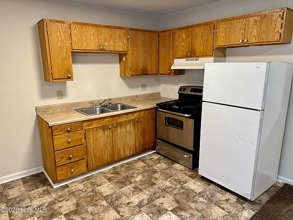 3rd image of 3211 Summer Pl Unit 17