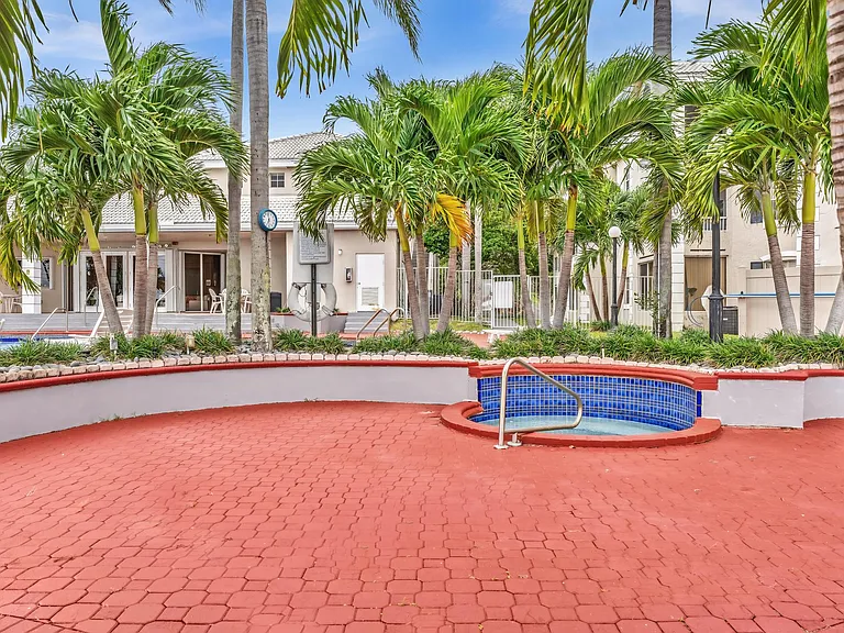 2831 N Oakland Forest Dr — Photo 43