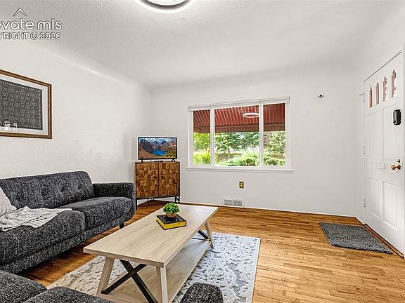 4th image of 1426 E Willamette Ave