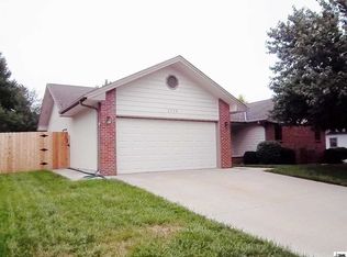 2548 SW Golf View Dr, Topeka, KS 66614