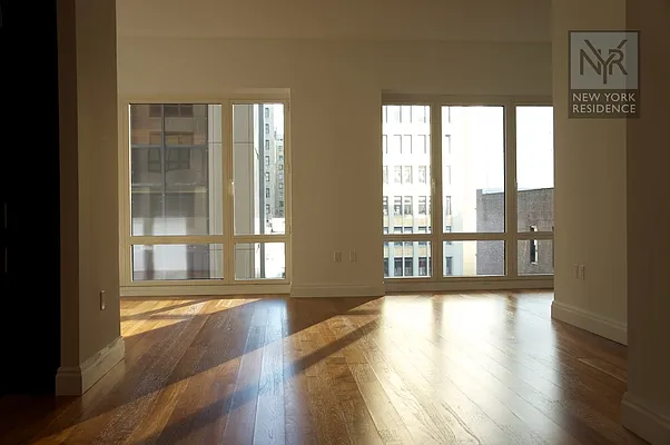 Sold by New York Residence | media 18