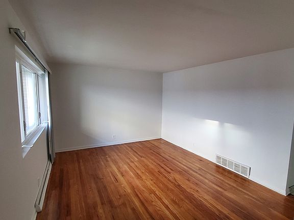 2nd image of 4849 Elm St #B