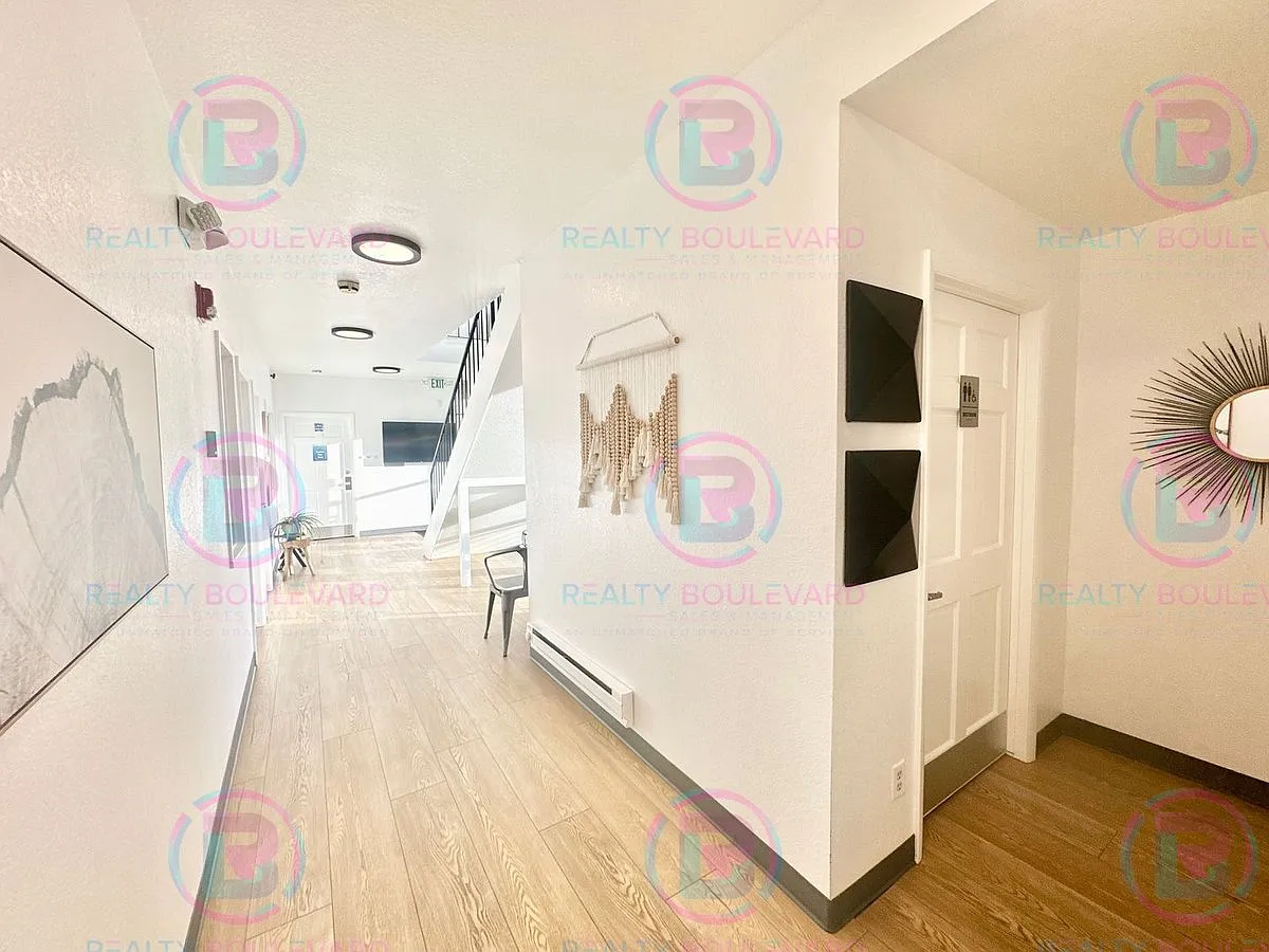 904 W 7th St Suite 304 photo 1