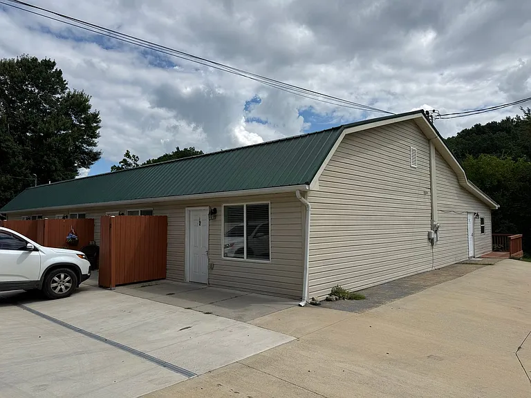 620-646 Lovers Ln — Photo 10