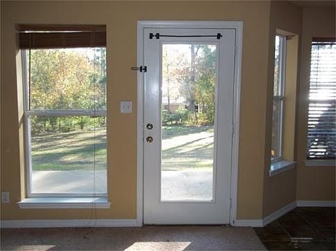 5th image of 304 W Elm Creek Dr