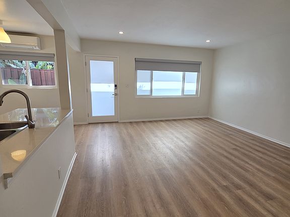 4th image of 734 Ashland Ave