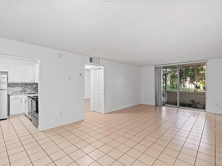 8501 NW 8th St #106 — Photo 7