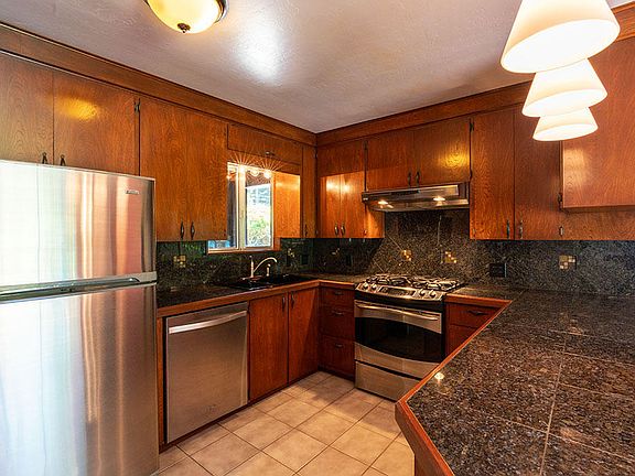 3rd image of 5536 Walnut Dr