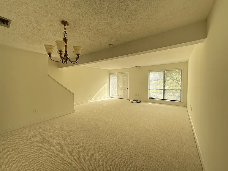 155 Beaufort Ct — Photo 4