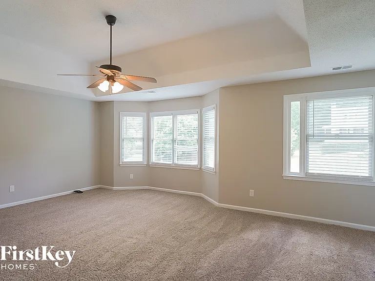174 Somerset Ln — Photo 9