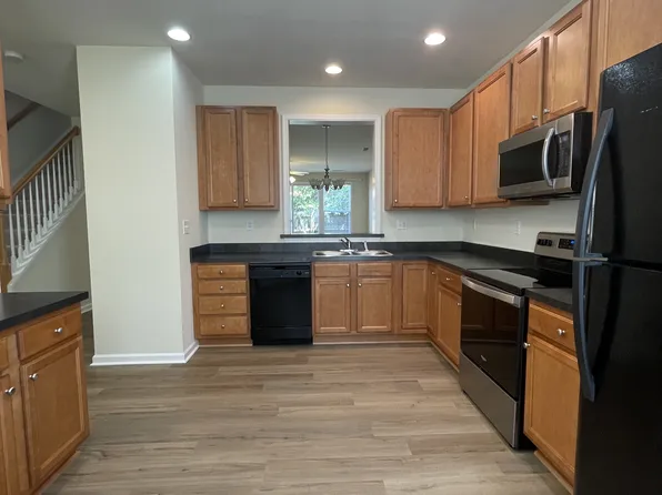 2446 N Berkshire Rd, Charlottesville, VA 22901