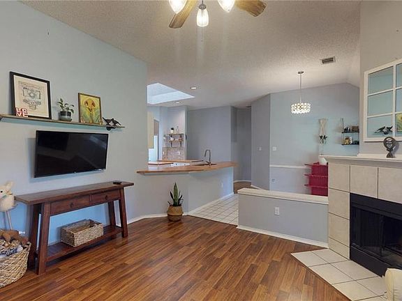 3rd image of 4900 Lansdale Dr