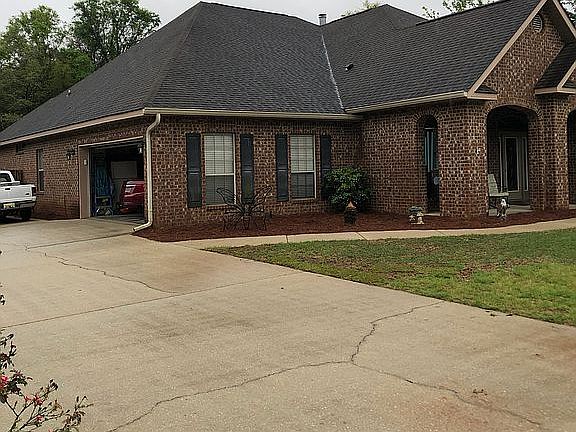 Side entrance 2 car garage 