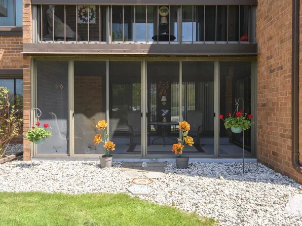 6100 West Stonehedge DRIVE #166, Greenfield, WI 53220