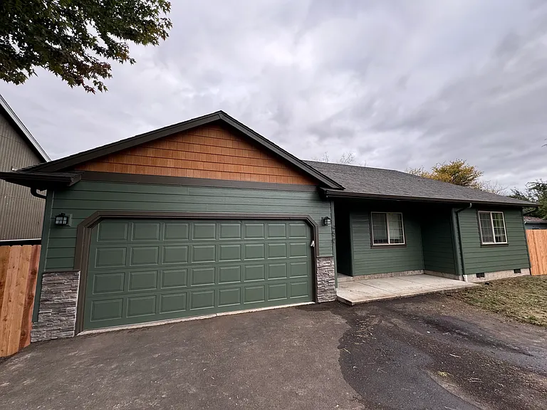 450 SE Park Ave — Photo 1
