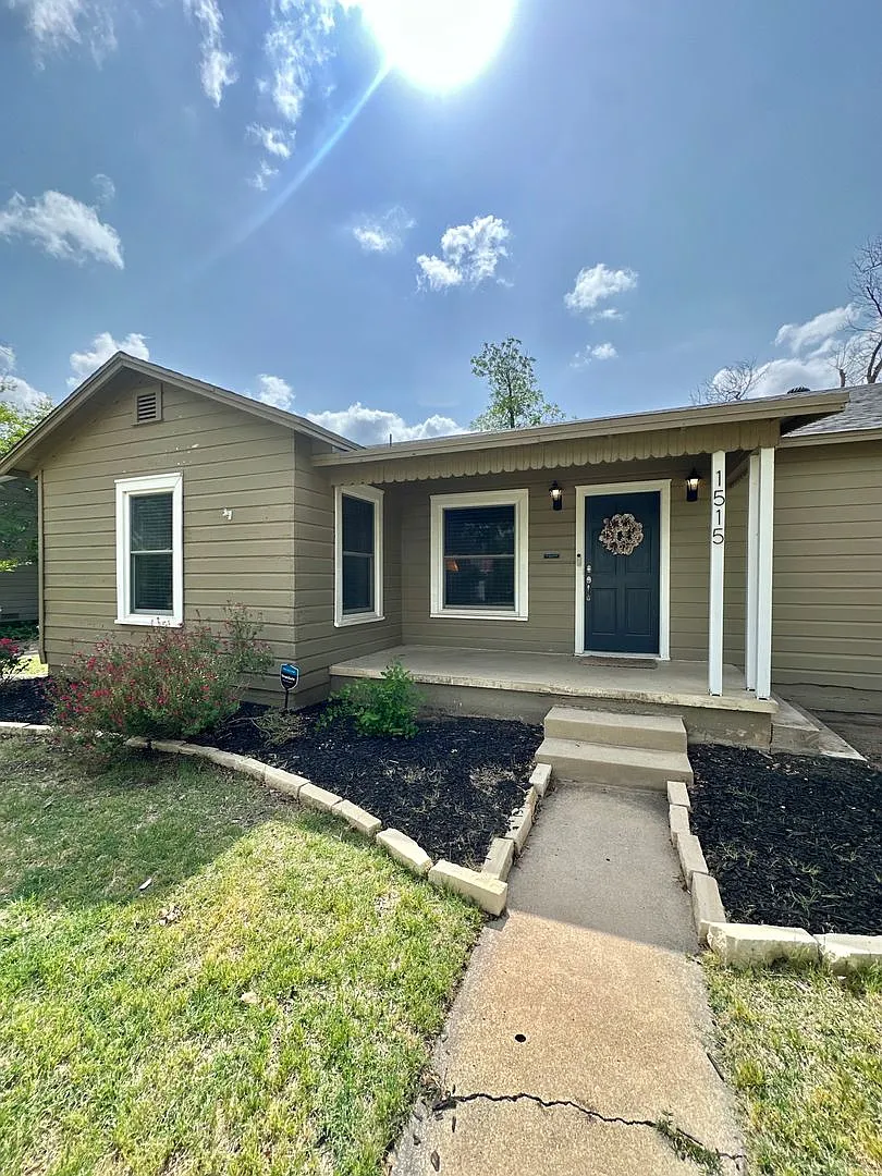 Coming Soon | Charming 3-Bedroom Home In Santa Rita! — Photo 2