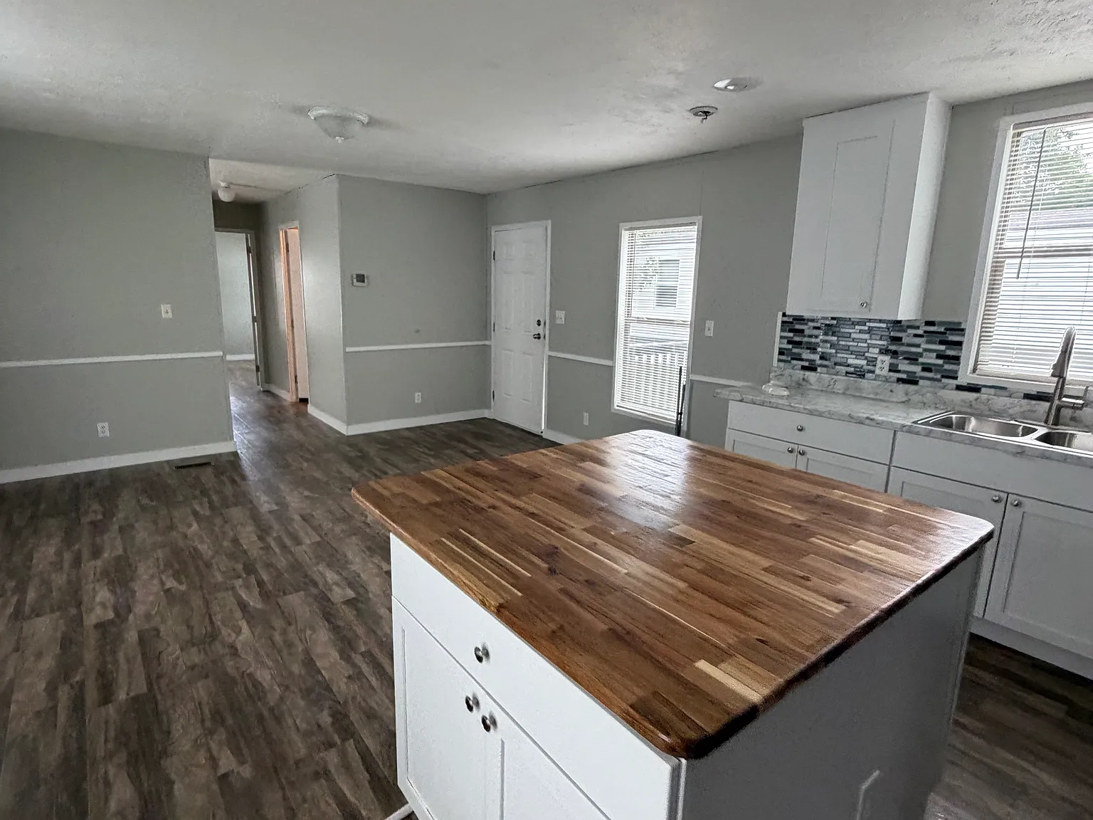 2 bed, 1000 sqft, $1,300 — Photo 4