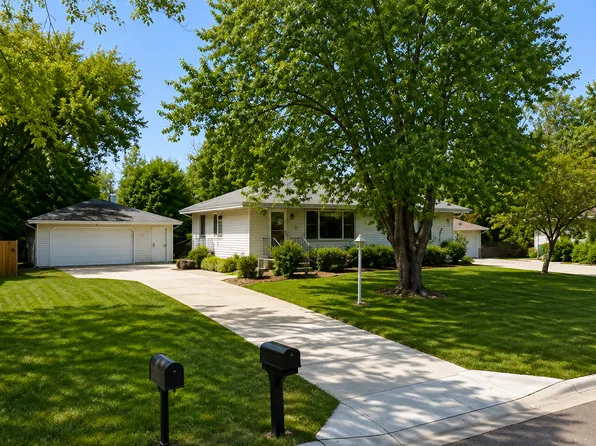 7925 Penn Ave N, Brooklyn Park, MN 55444