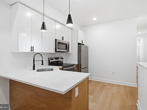 2nd image of 731 W Huntingdon St #1