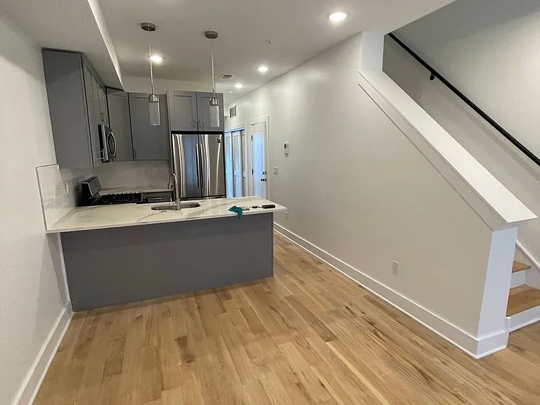 2404 Master St #2 — Photo 15