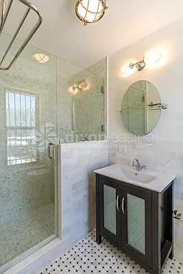 Rented by Dixon Advisory USA Inc. | media 18