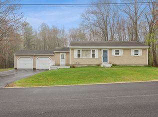 8 Plummer Ln, Kennebunk, ME 04043