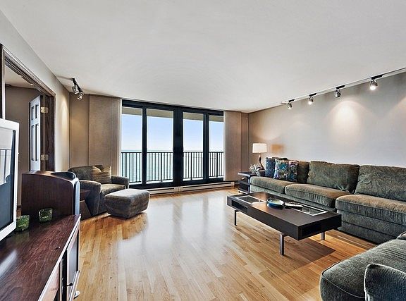 3rd image of 1212 N Lake Shore Dr APT 14BN