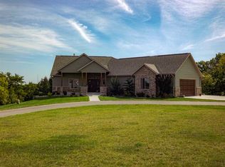 11140 Cottingham Rd, Peosta, IA 52068