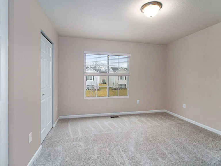 372 White Pine Ct — Photo 25