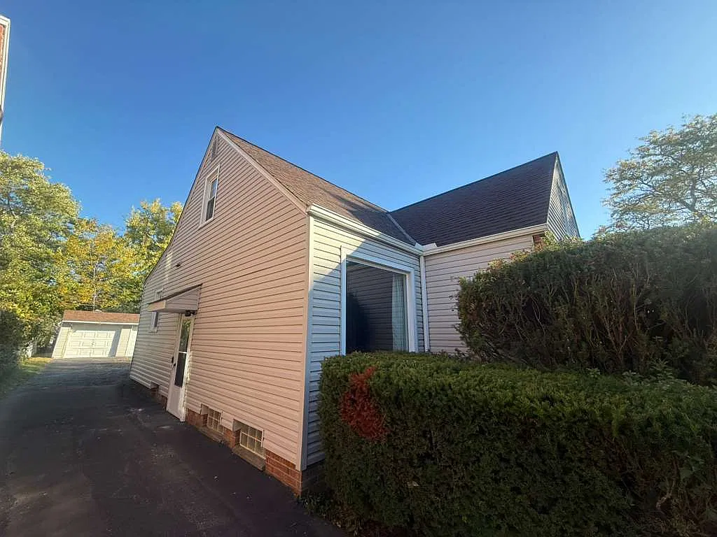 4 bed, 1200 sqft, $2,200 — Photo 3