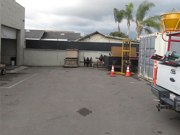 3rd image of 10716 S Grevillea Ave