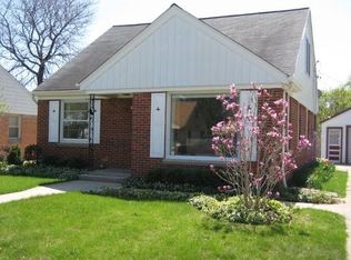 9537 W Lorraine Pl, Milwaukee, WI 53222