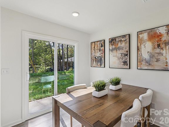 4th image of 277 Parris Farm Rd