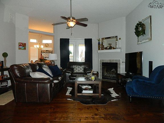 4th image of 113 Garrett St