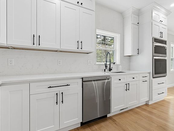 5th image of 53 Louis St