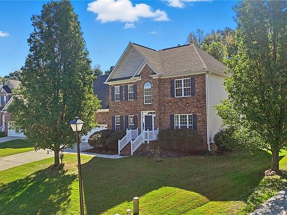 4th image of 2166 Glen Cove Way